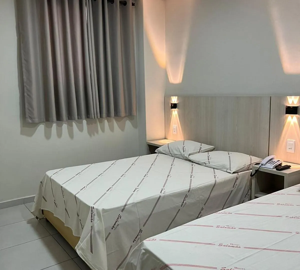 Hotel Salomão - Próximo a 25 de Março, Bom Retiro, Brás e Rua Santa Efigênia, a 2 minutos do Mirante Sampa Sky e pista de Skate Anhangabaú San Paolo