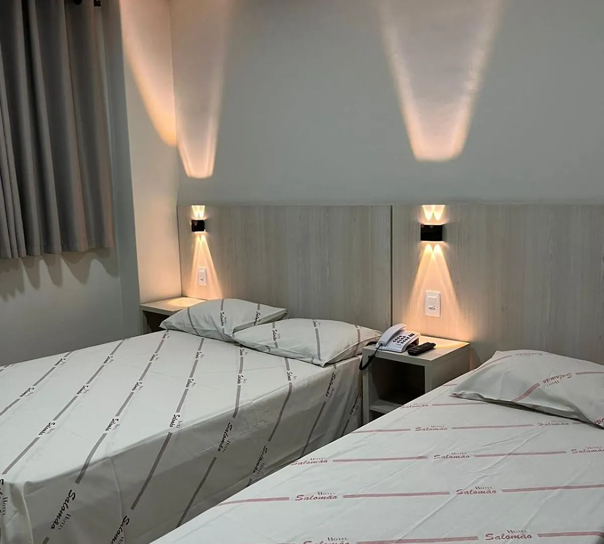 Hotel Salomão - Próximo a 25 de Março, Bom Retiro, Brás e Rua Santa Efigênia, a 2 minutos do Mirante Sampa Sky e pista de Skate Anhangabaú San Paolo 2*,