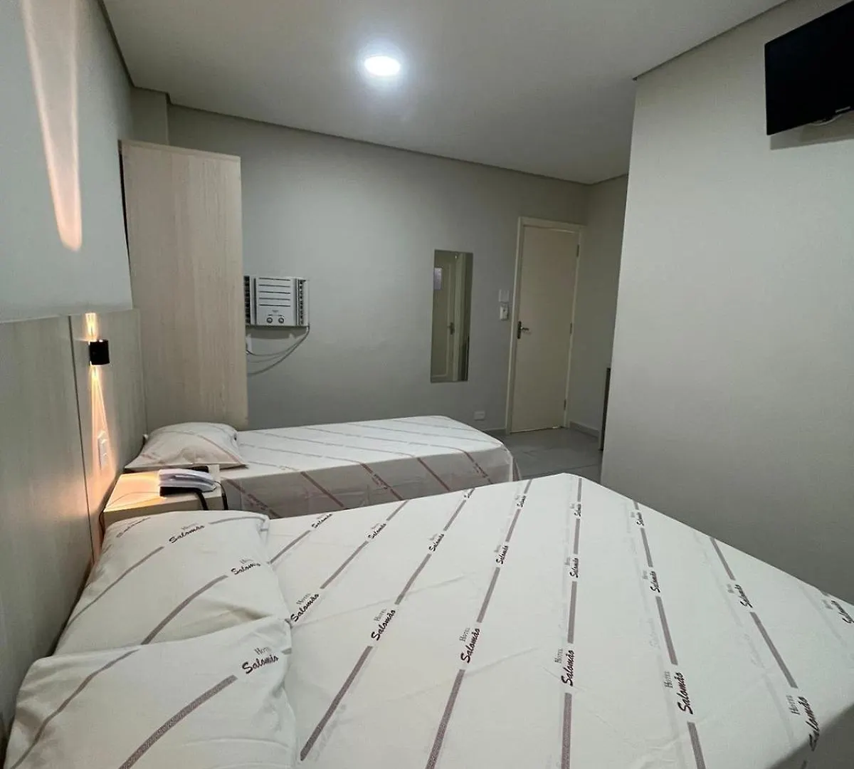 Hotel Salomão - Próximo a 25 de Março, Bom Retiro, Brás e Rua Santa Efigênia, a 2 minutos do Mirante Sampa Sky e pista de Skate Anhangabaú San Paolo