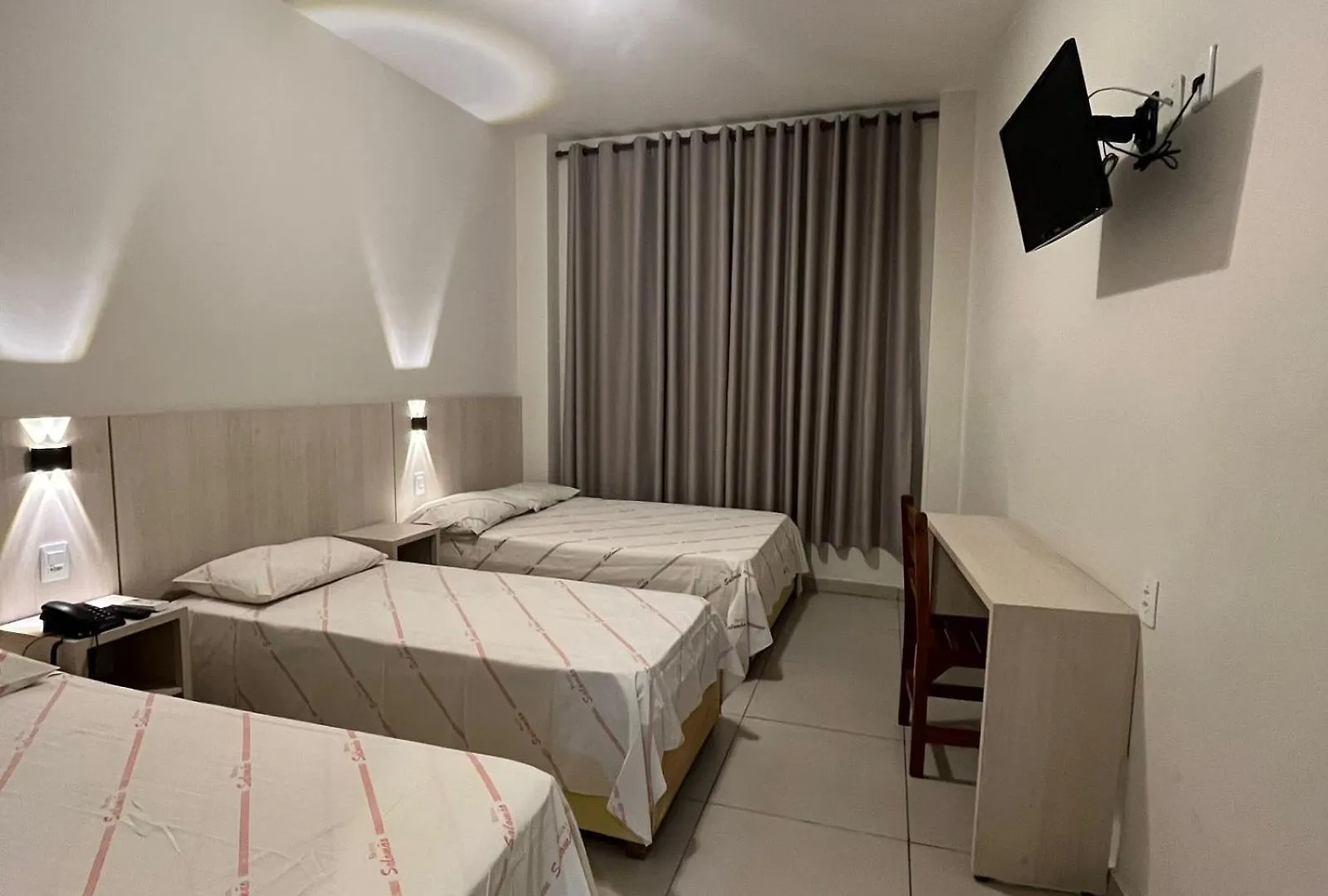 **  Hotel Salomao - Proximo A 25 De Marco, Bom Retiro, Bras E Rua Santa Efigenia, A 2 Minutos Do Mirante Sampa Sky E Pista De Skate Anhangabau São Paulo Brasilien
