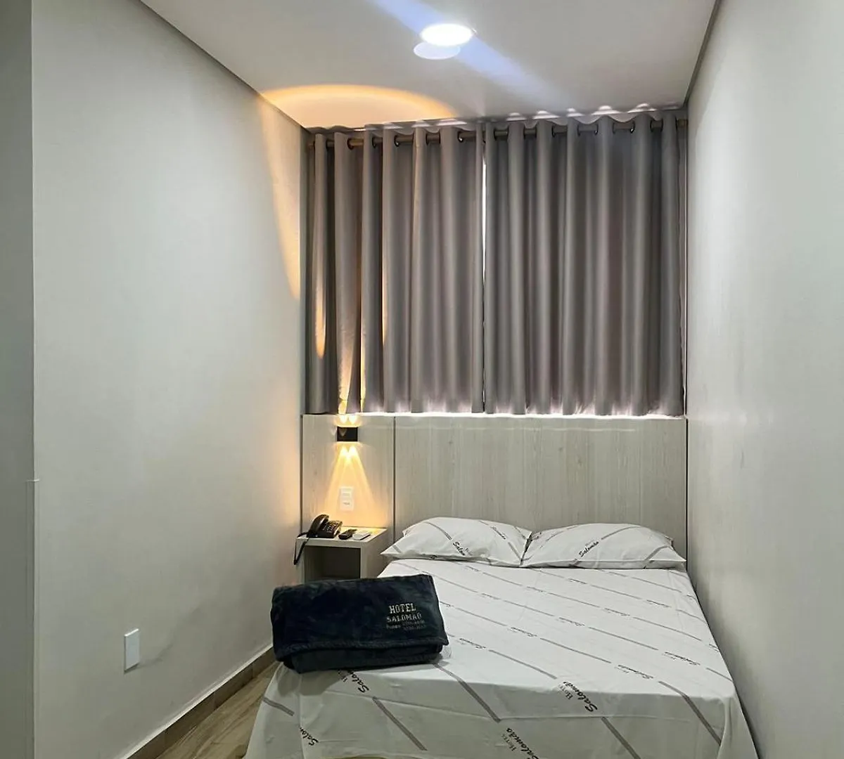 Hotel Salomao - Proximo A 25 De Marco, Bom Retiro, Bras E Rua Santa Efigenia, A 2 Minutos Do Mirante Sampa Sky E Pista De Skate Anhangabau サンパウロ