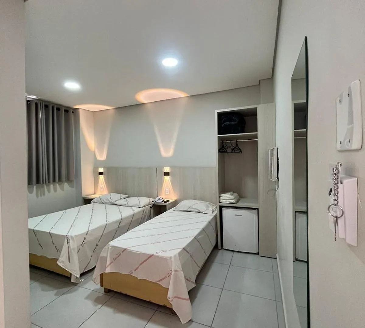 Hotel Salomao - Proximo A 25 De Marco, Bom Retiro, Bras E Rua Santa Efigenia, A 2 Minutos Do Mirante Sampa Sky E Pista De Skate Anhangabau サンパウロ ブラジル
