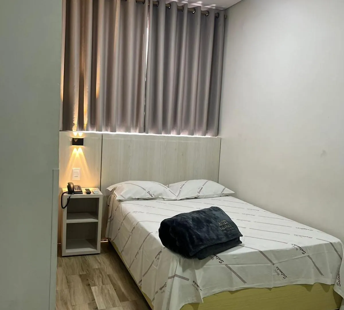 Hotel Salomao - Proximo A 25 De Marco, Bom Retiro, Bras E Rua Santa Efigenia, A 2 Minutos Do Mirante Sampa Sky E Pista De Skate Anhangabau サンパウロ