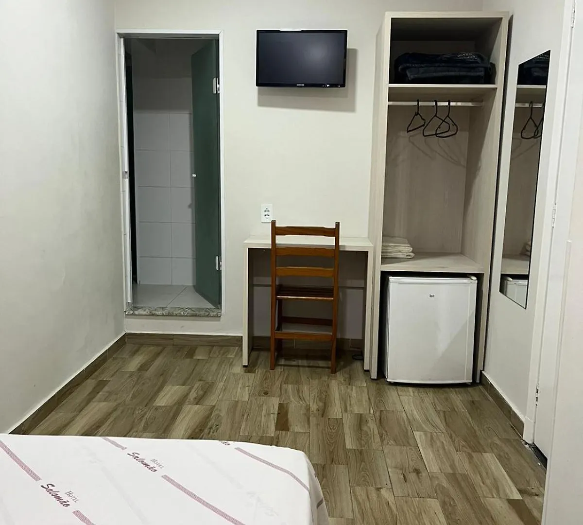 Hotel Salomao - Proximo A 25 De Marco, Bom Retiro, Bras E Rua Santa Efigenia, A 2 Minutos Do Mirante Sampa Sky E Pista De Skate Anhangabau サンパウロ 2*,  ブラジル