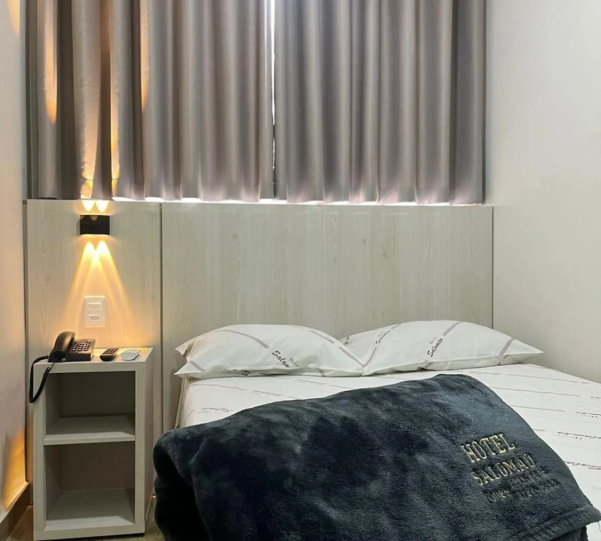 Hotel Salomao - Proximo A 25 De Marco, Bom Retiro, Bras E Rua Santa Efigenia, A 2 Minutos Do Mirante Sampa Sky E Pista De Skate Anhangabau サンパウロ