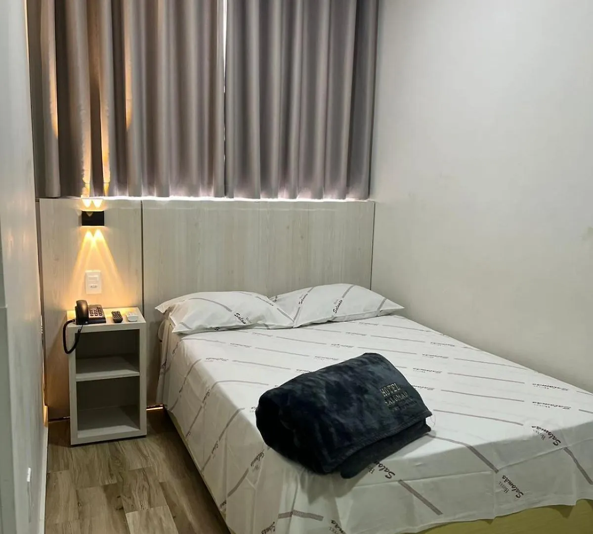 Hotel Salomao - Proximo A 25 De Marco, Bom Retiro, Bras E Rua Santa Efigenia, A 2 Minutos Do Mirante Sampa Sky E Pista De Skate Anhangabau サンパウロ