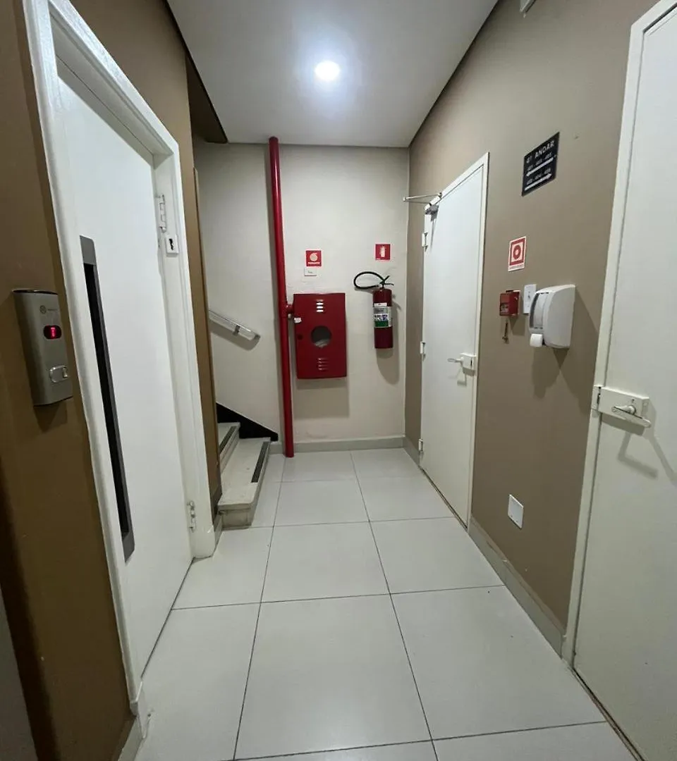 Hotel Salomao - Proximo A 25 De Marco, Bom Retiro, Bras E Rua Santa Efigenia, A 2 Minutos Do Mirante Sampa Sky E Pista De Skate Anhangabau サンパウロ 2*,  ブラジル