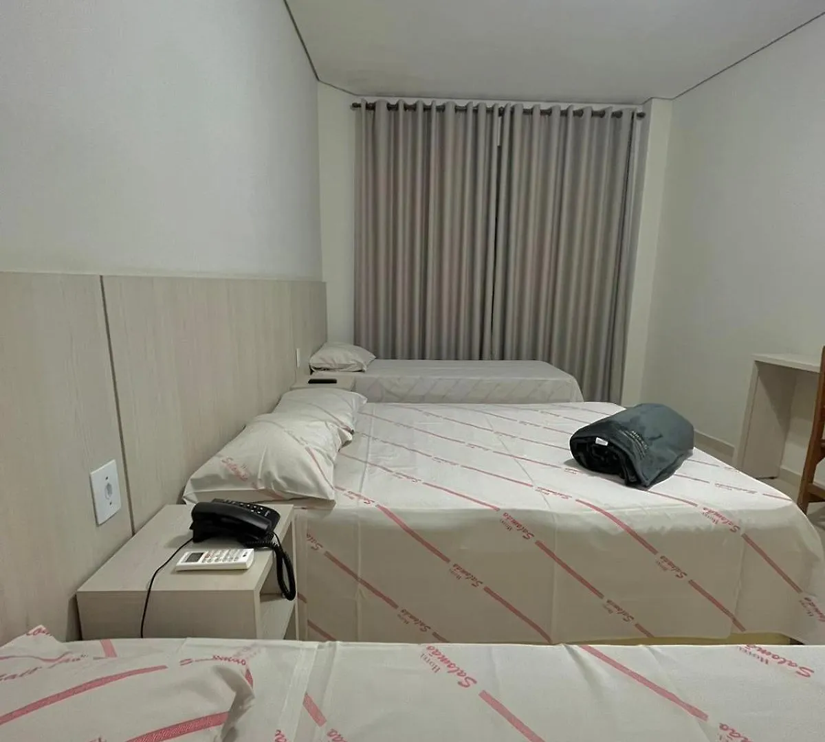 Hotel Salomao - Proximo A 25 De Marco, Bom Retiro, Bras E Rua Santa Efigenia, A 2 Minutos Do Mirante Sampa Sky E Pista De Skate Anhangabau サンパウロ