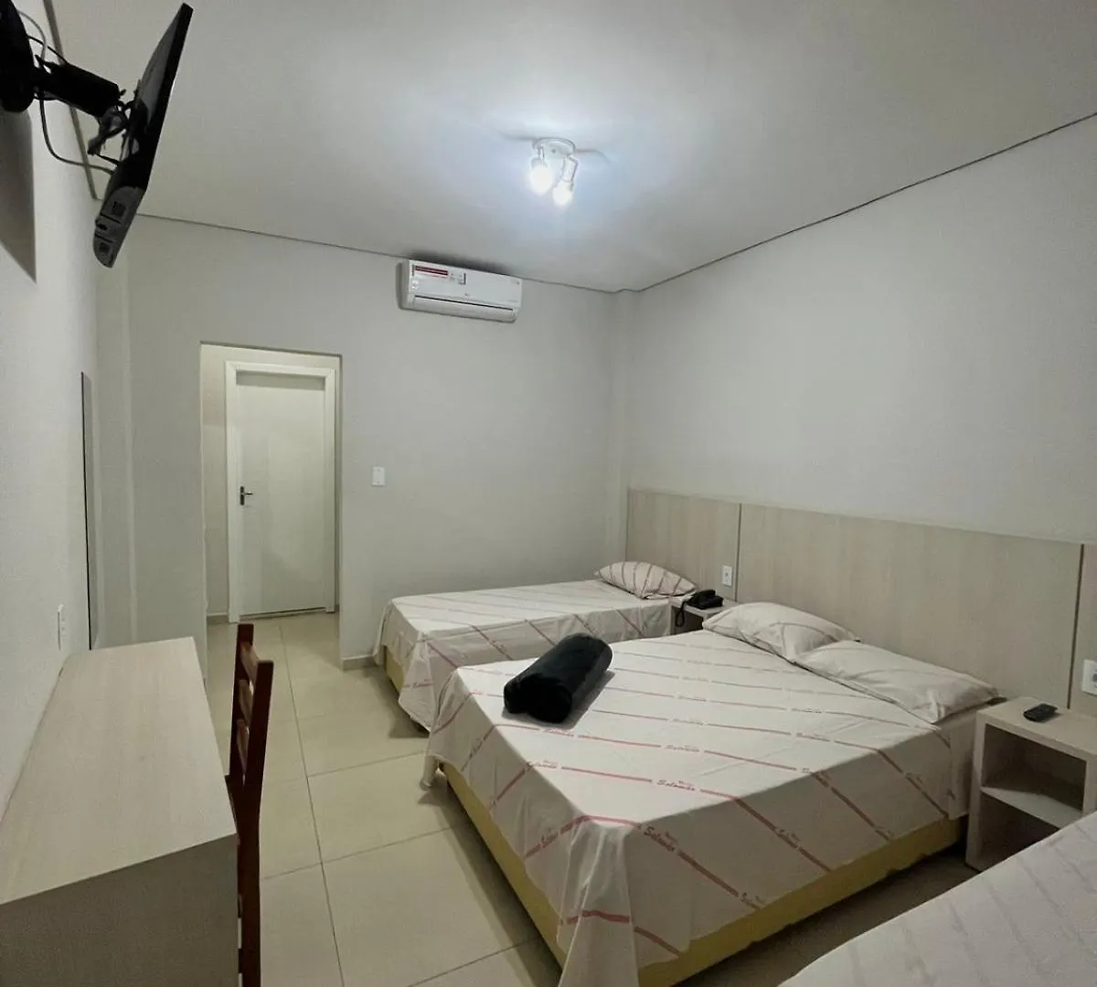 Hotel Salomao - Proximo A 25 De Marco, Bom Retiro, Bras E Rua Santa Efigenia, A 2 Minutos Do Mirante Sampa Sky E Pista De Skate Anhangabau サンパウロ