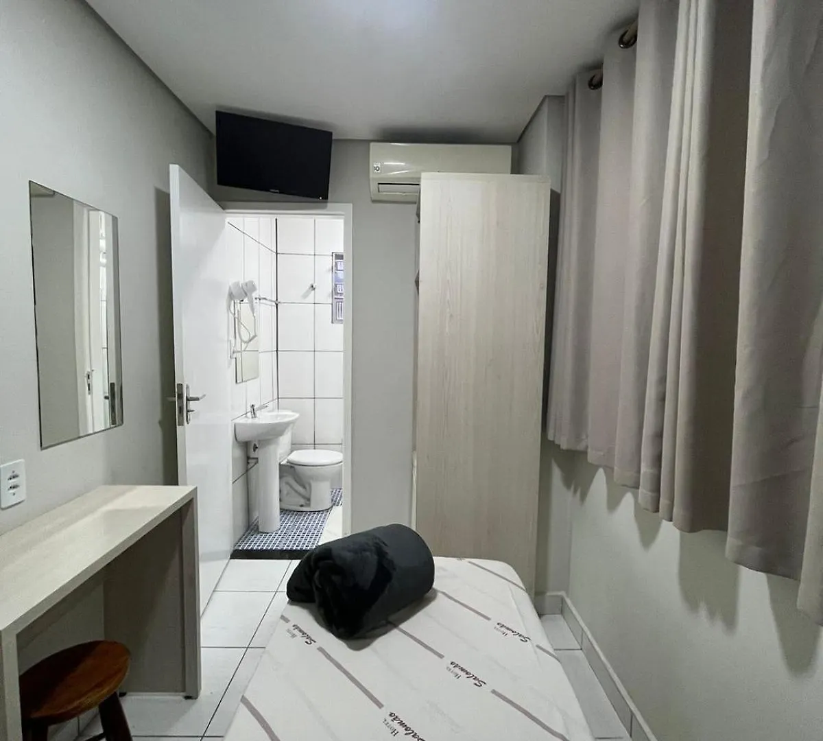 Hotel Salomao: Central Stay Near 25 de Marco & Sampa Sky Sao Paulo